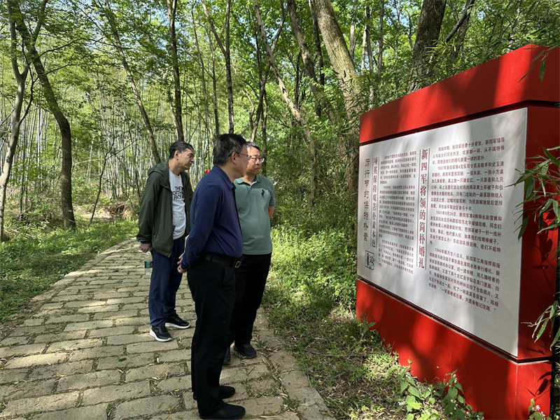 “追尋紅色足跡，擁抱生態(tài)夏意”-夏日?qǐng)F(tuán)建活動(dòng)3