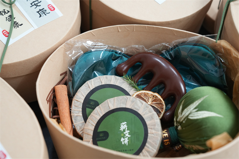 濃情端午·巧手爭“粽”-科強(qiáng)股份舉辦趣味夾粽大賽3