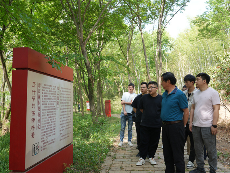 “追尋紅色足跡，擁抱生態(tài)夏意”-夏日?qǐng)F(tuán)建活動(dòng)4