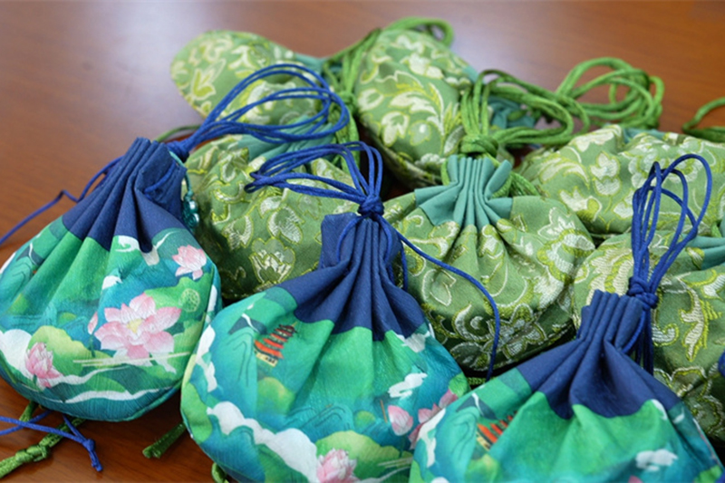 濃情端午·巧手爭“粽”-科強(qiáng)股份舉辦趣味夾粽大賽4